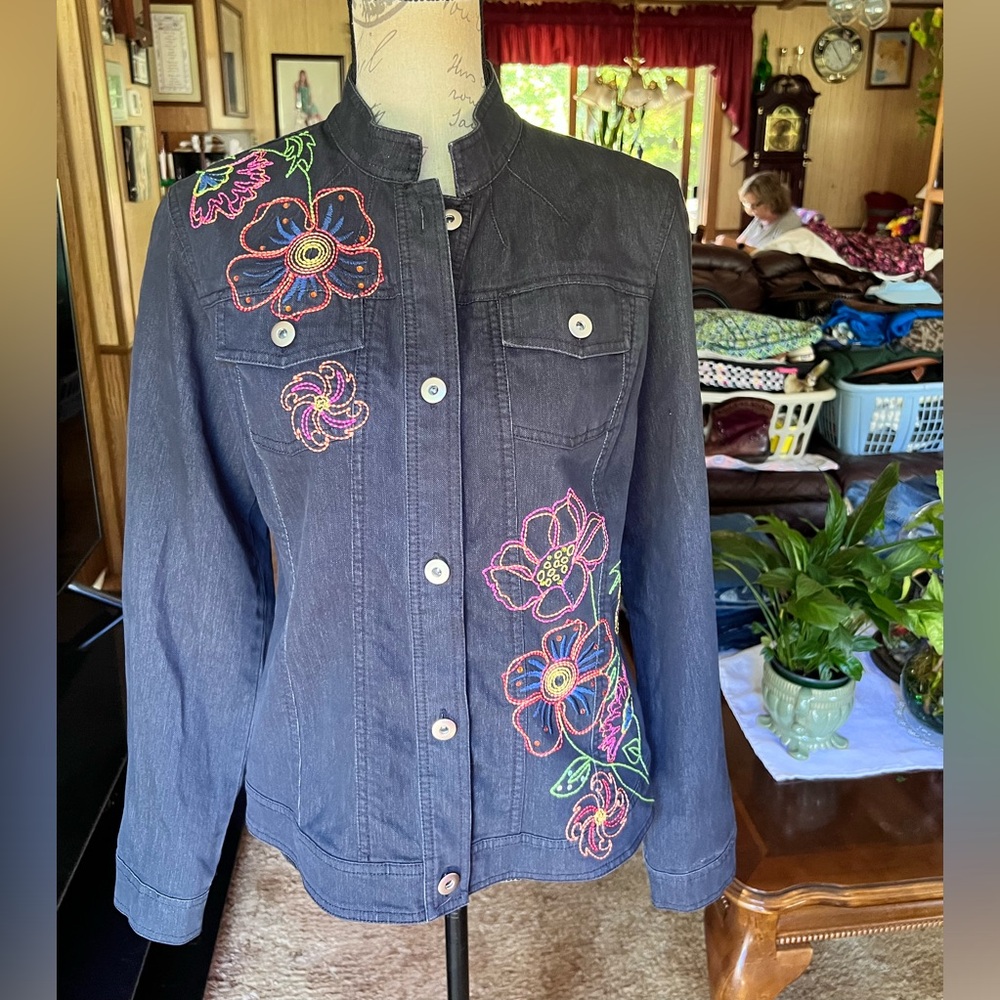 🌸Women’s Jean Jacket with bright neon embroidered flowers 🌸